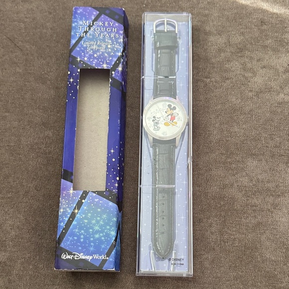 Disney Men's Mickey Through the Years Watch with Black Strap and Silver Case - Picture 2 of 4